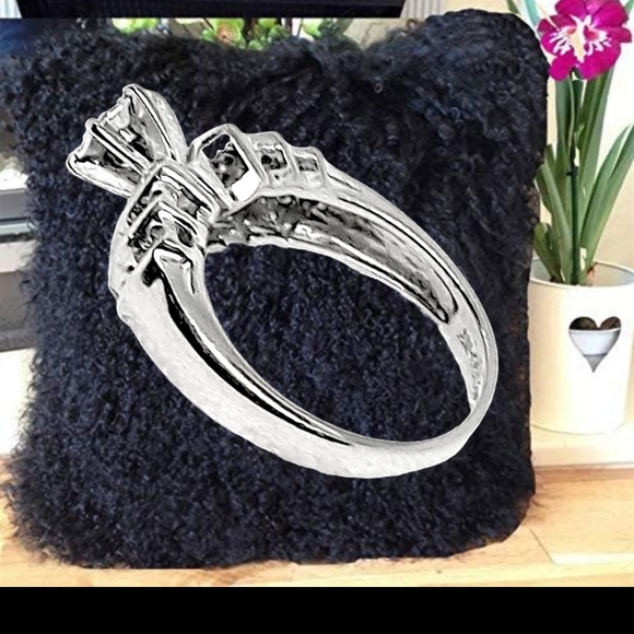 .14K White Gold Engagement Ring with Natural Diamonds - Picture 4 of 7